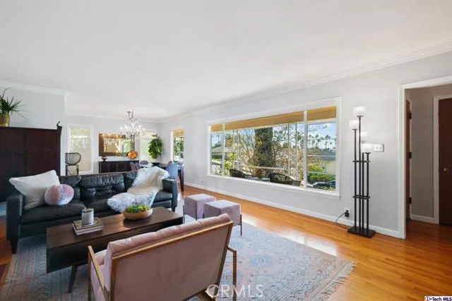 107 E Kenneth Road, Glendale, California 91207