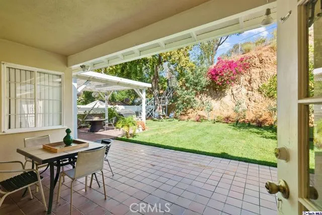 107 E Kenneth Road, Glendale, California 91207