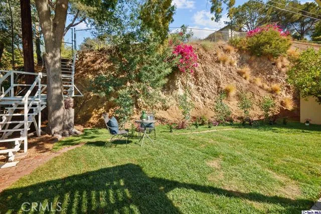 107 E Kenneth Road, Glendale, California 91207