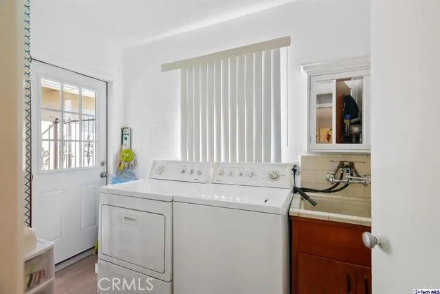 107 E Kenneth Road, Glendale, California 91207