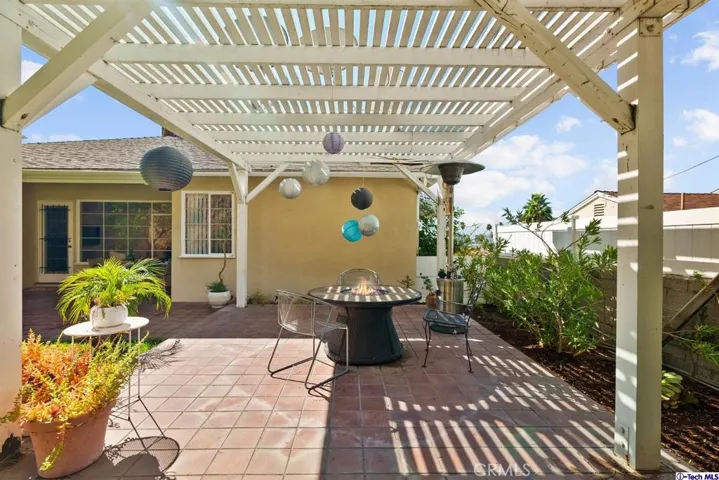 107 E Kenneth Road, Glendale, California 91207
