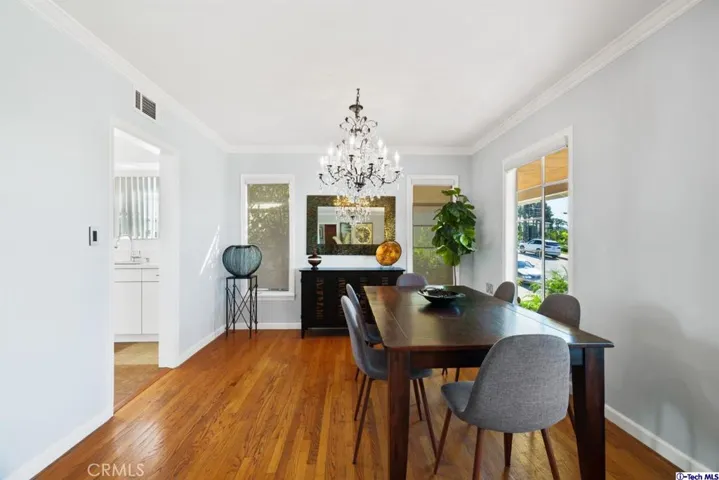 107 E Kenneth Road, Glendale, California 91207