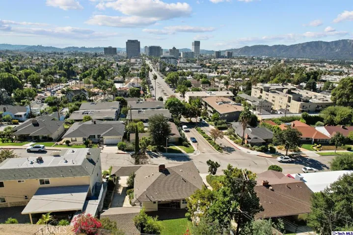 107 E Kenneth Road, Glendale, California 91207
