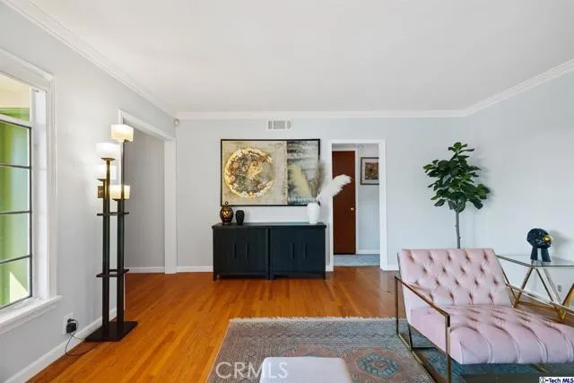 107 E Kenneth Road, Glendale, California 91207