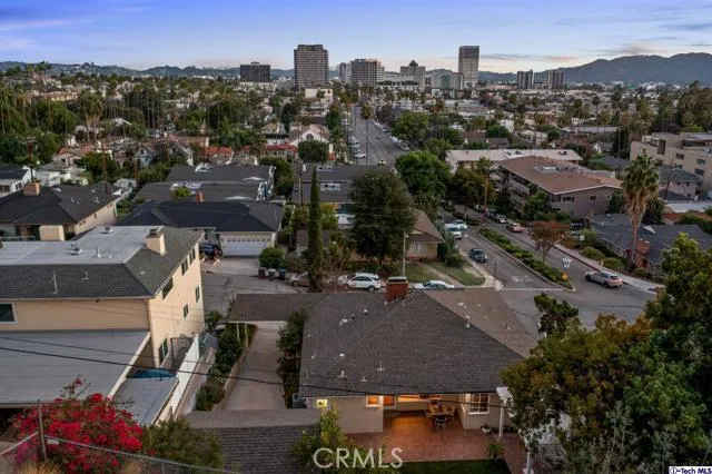 107 E Kenneth Road, Glendale, California 91207