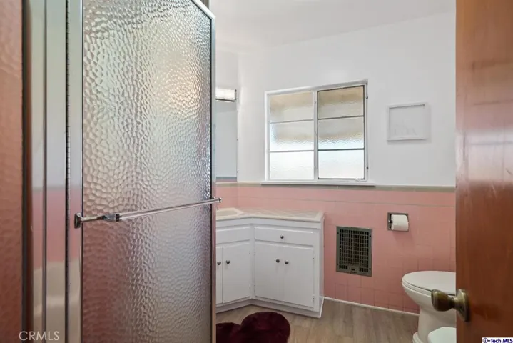107 E Kenneth Road, Glendale, California 91207