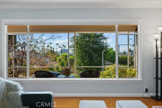 107 E Kenneth Road, Glendale, California 91207