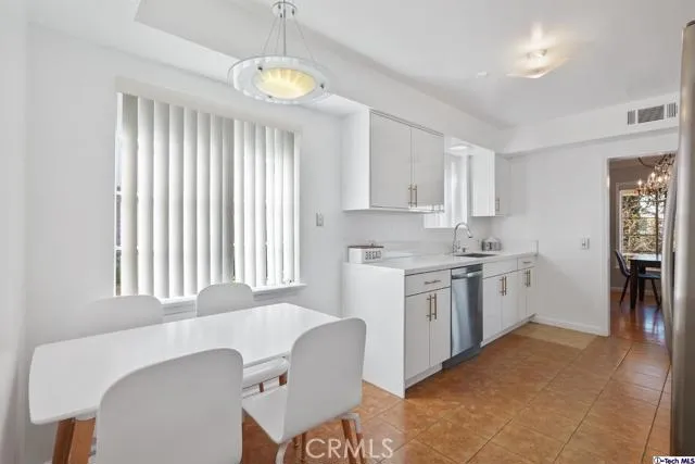 107 E Kenneth Road, Glendale, California 91207