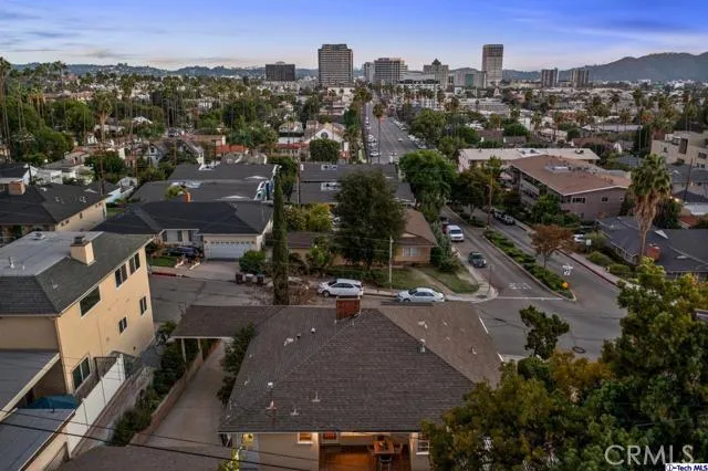107 E Kenneth Road, Glendale, California 91207