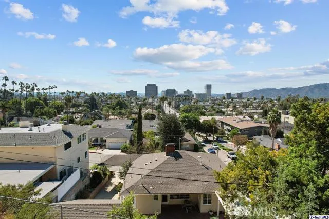 107 E Kenneth Road, Glendale, California 91207