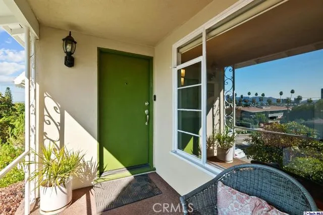 107 E Kenneth Road, Glendale, California 91207