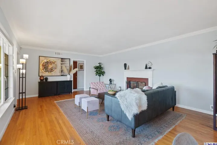 107 E Kenneth Road, Glendale, California 91207