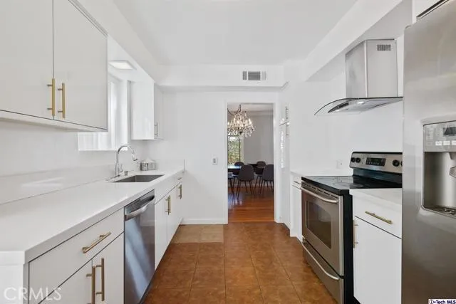 107 E Kenneth Road, Glendale, California 91207