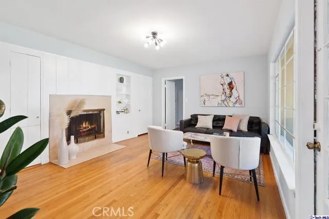 107 E Kenneth Road, Glendale, California 91207