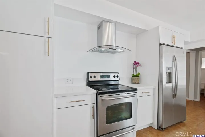 107 E Kenneth Road, Glendale, California 91207
