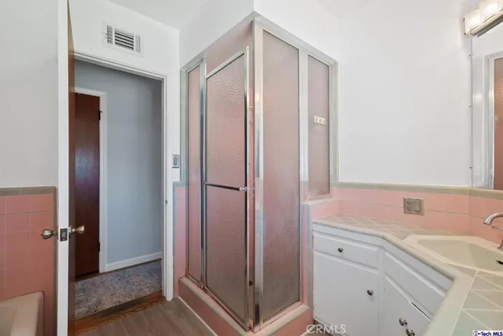 107 E Kenneth Road, Glendale, California 91207