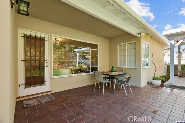 107 E Kenneth Road, Glendale, California 91207