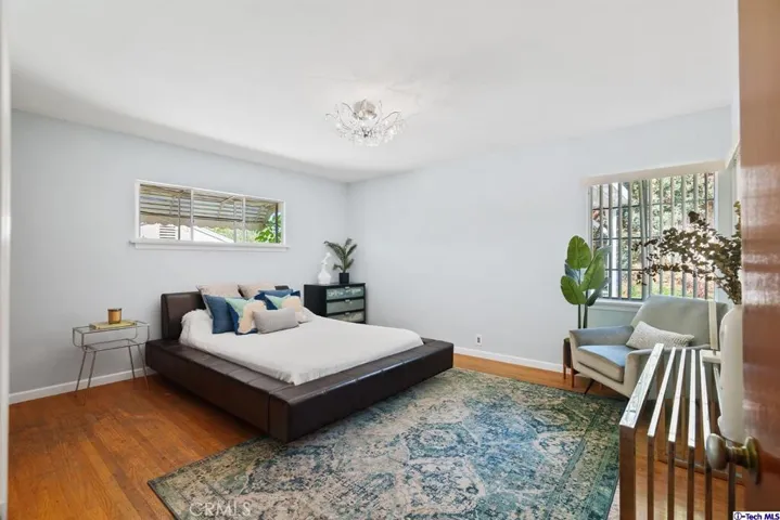 107 E Kenneth Road, Glendale, California 91207