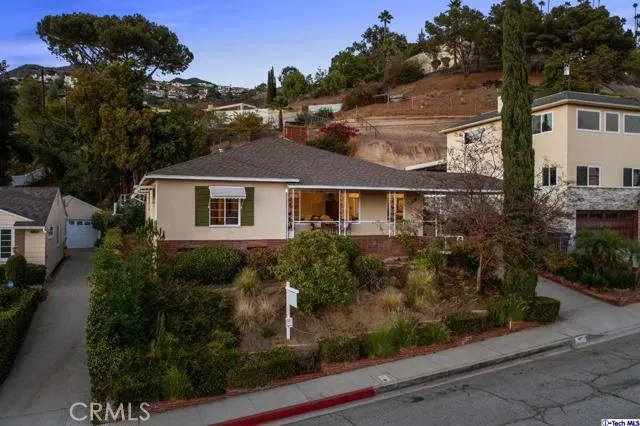 107 E Kenneth Road, Glendale, California 91207