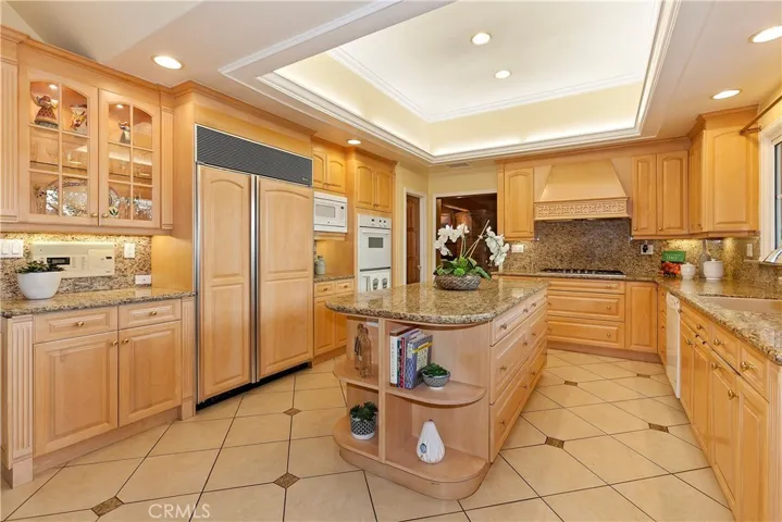 Spacious Kitchen
