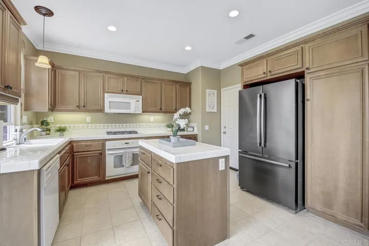 927 Tularosa Lane, San Marcos, California 92078