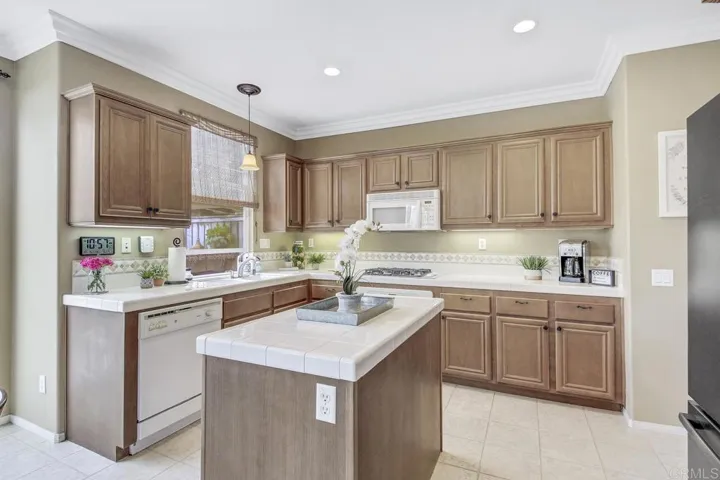 927 Tularosa Lane, San Marcos, California 92078