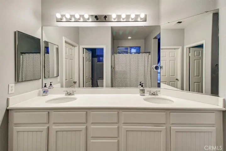 6863 Red Cardinal Court, Eastvale, California 92880