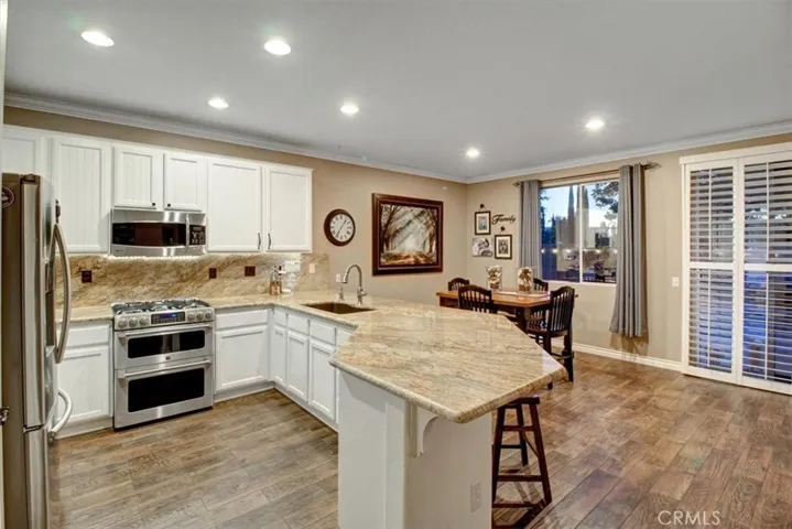 6863 Red Cardinal Court, Eastvale, California 92880