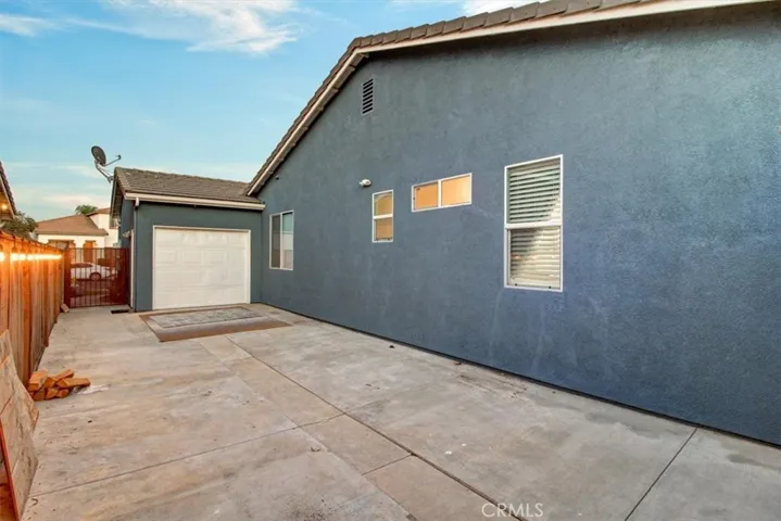 6863 Red Cardinal Court, Eastvale, California 92880