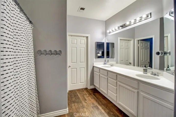6863 Red Cardinal Court, Eastvale, California 92880
