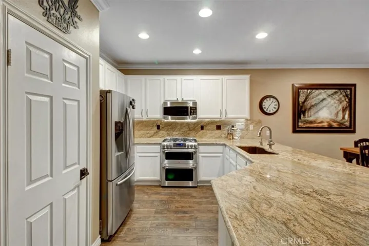6863 Red Cardinal Court, Eastvale, California 92880