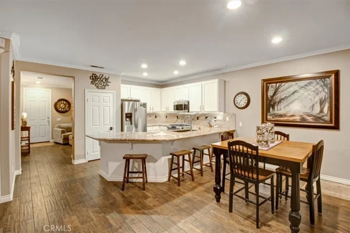 6863 Red Cardinal Court, Eastvale, California 92880