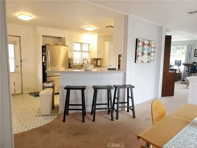 Dining are look into kitchen