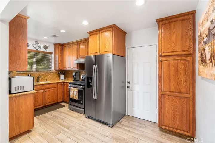 1410 N Rose Street, Burbank, California 91505