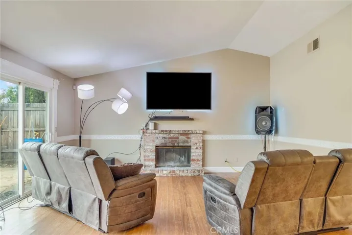 541 Fairfield Road, Simi Valley, California 93065