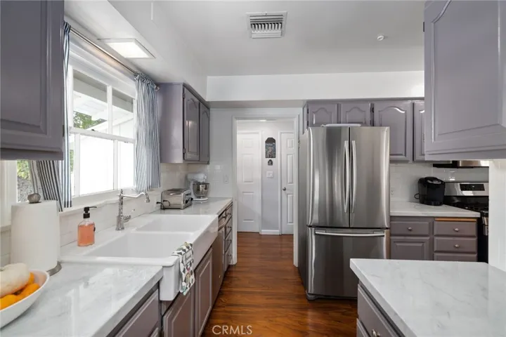 447 W Bennett Avenue, Glendora, California 91741