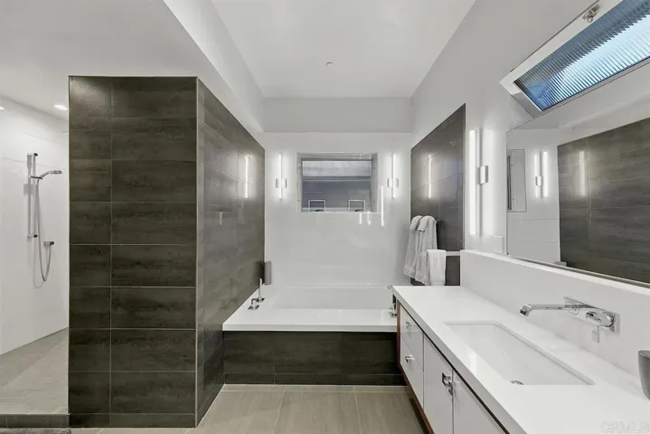330 S Rios Ave, Solana Beach, California 92075