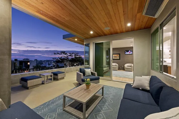 330 S Rios Ave, Solana Beach, California 92075