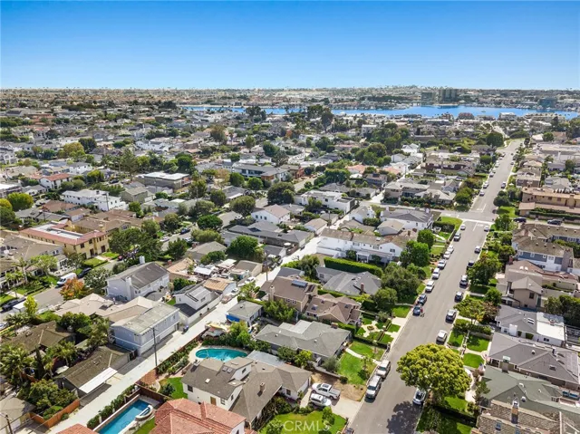 524 Redlands Avenue, Newport Beach, California 92663