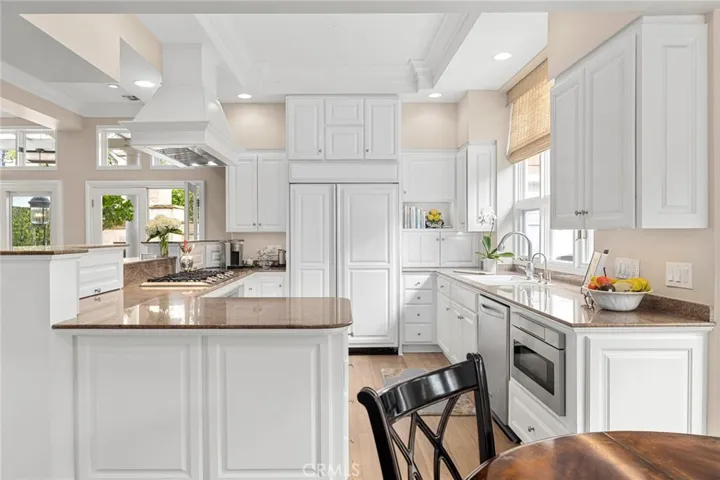 524 Redlands Avenue, Newport Beach, California 92663