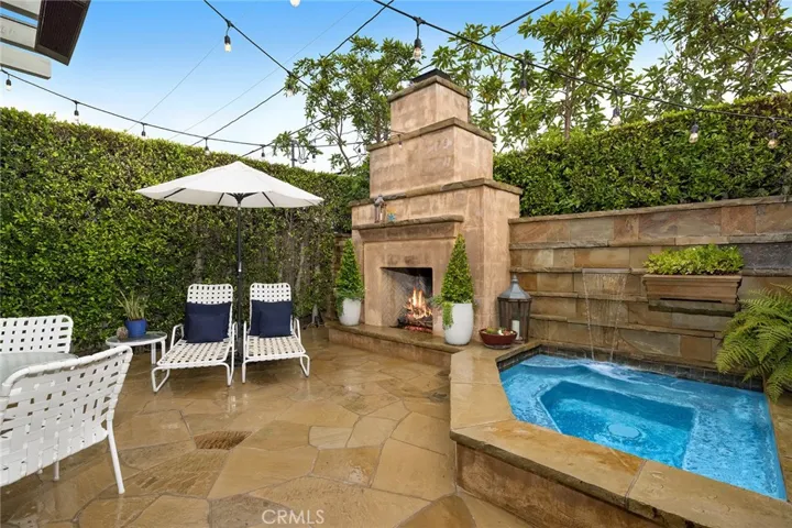 524 Redlands Avenue, Newport Beach, California 92663