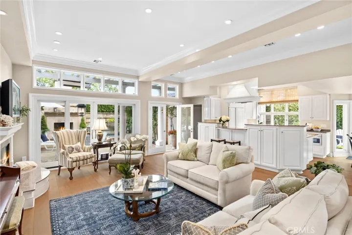 524 Redlands Avenue, Newport Beach, California 92663