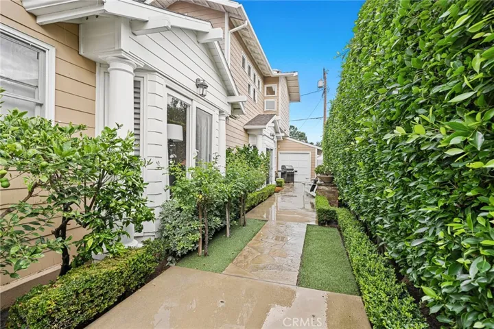 524 Redlands Avenue, Newport Beach, California 92663
