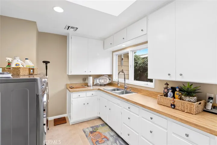 524 Redlands Avenue, Newport Beach, California 92663