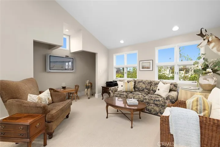 524 Redlands Avenue, Newport Beach, California 92663
