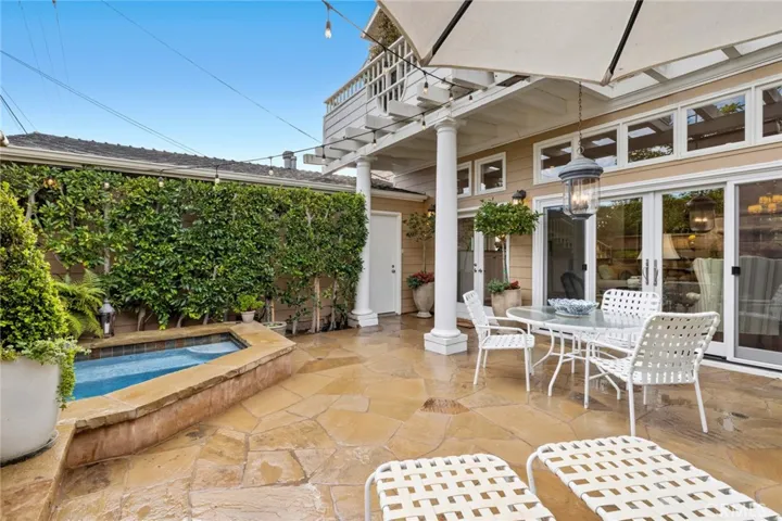 524 Redlands Avenue, Newport Beach, California 92663