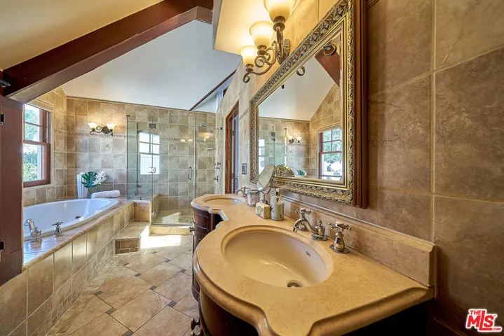 842 S 3rd Avenue, Los Angeles, California 90005