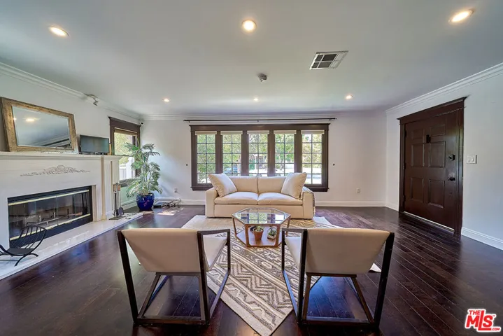 842 S 3rd Avenue, Los Angeles, California 90005