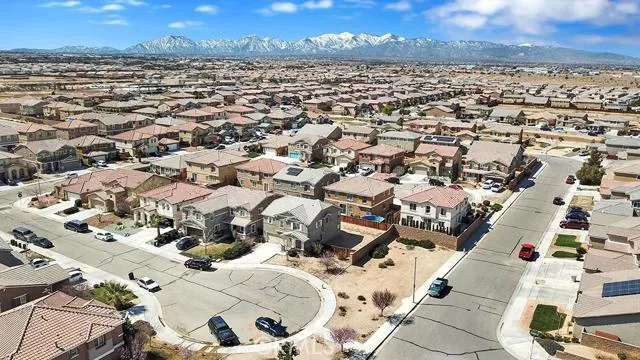 9050 Fremont Court, Oak Hills, California 92344