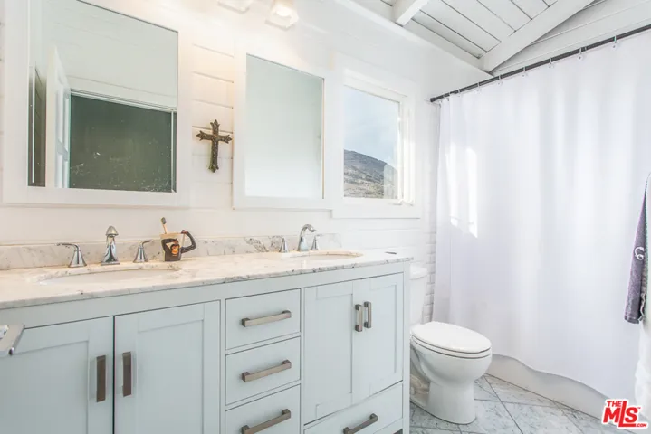 Upstairs Hall Bath